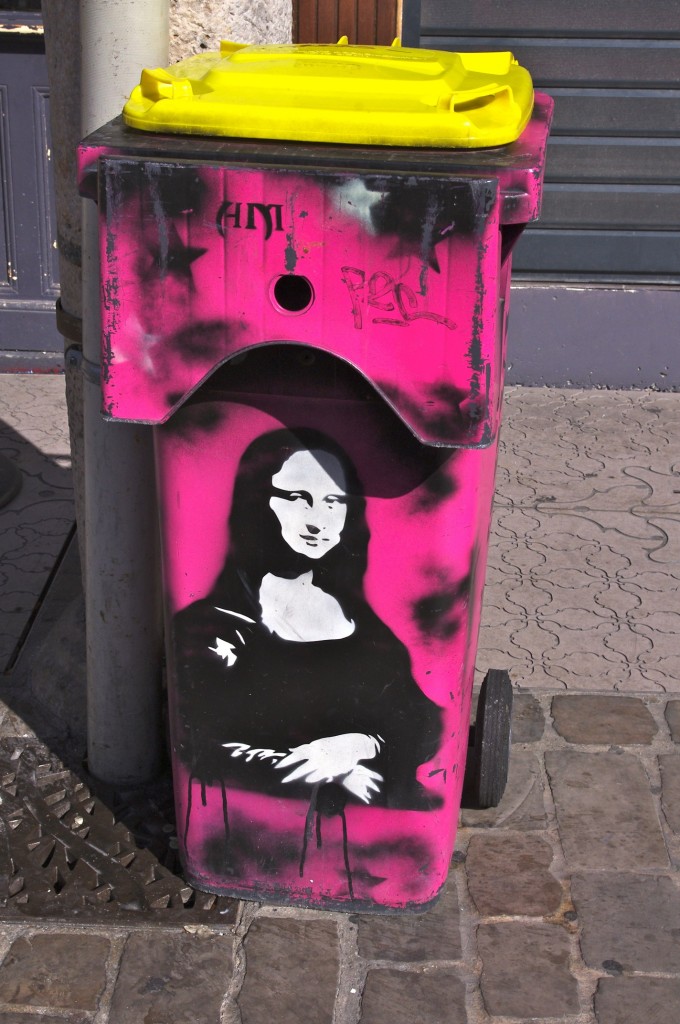 Mona Lisa auf einer Mülltonne in Arras, Frankreich. Foto: Dave Hamster, CC-BY 2.0