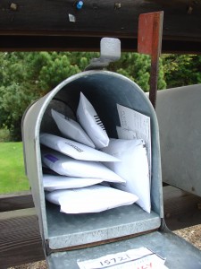 Mailing junk back to junk mailers von Oran Viriyincy from Bothell, WA, United States, CC-BY-SA-2.0 http://creativecommons.org/licenses/by-sa/2.0 via Wikimedia Commons